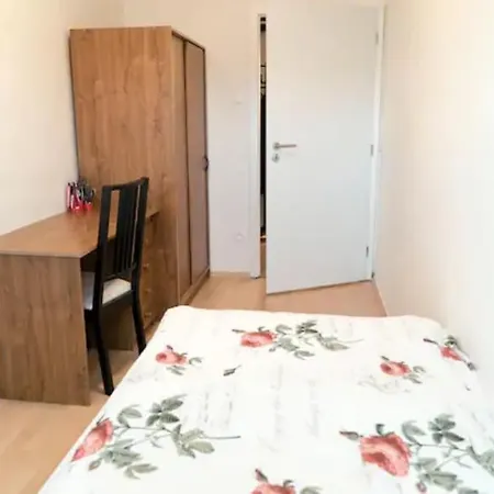 Spacious With Amazing Castle View Apartman *